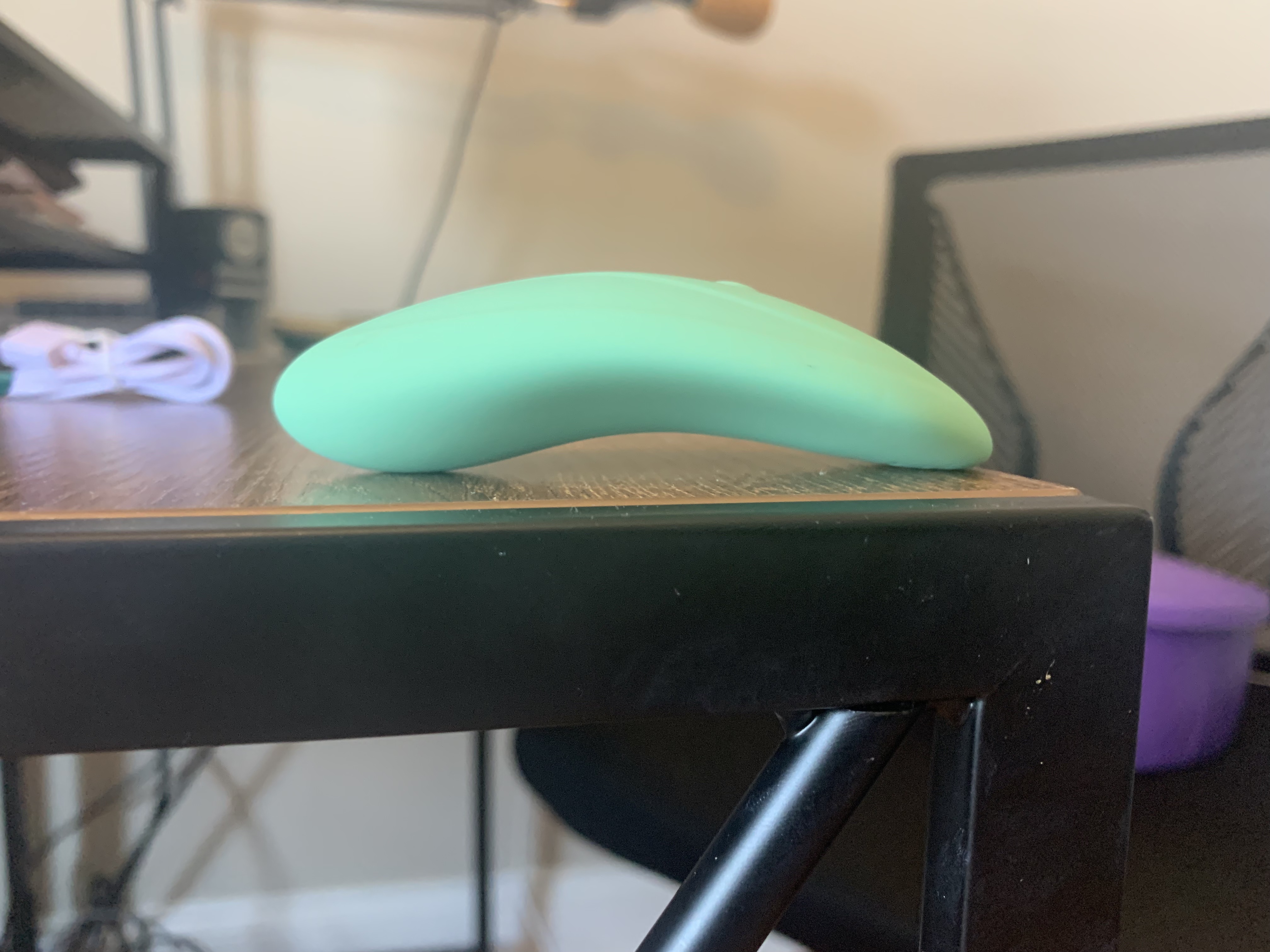 Gwen by Knude Socitey sitting on a desk
